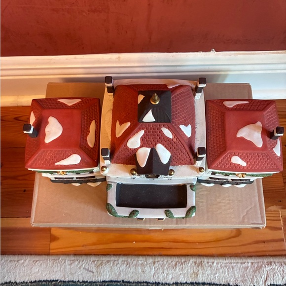 Dept 56 Dickens Village Series “Victoria Station” #5574-3 1989 - Picture 4 of 11